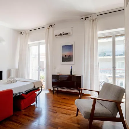 Guesthost - Bright Balcony Flat In * Bari