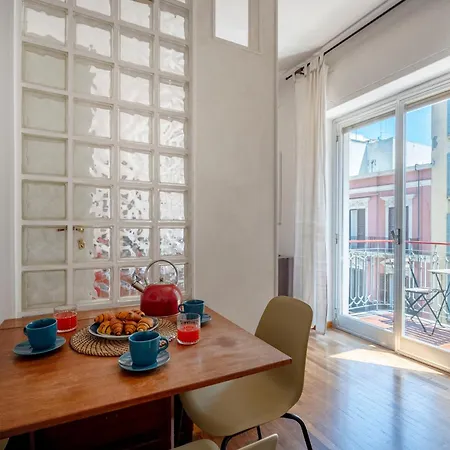 Guesthost - Bright Balcony Flat In * Bari