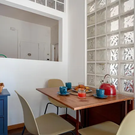 Guesthost - Bright Balcony Flat In * Bari