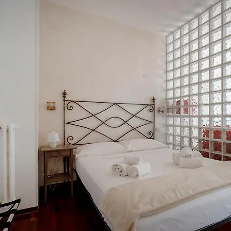 Guesthost - Bright Balcony Flat In Apartamento *