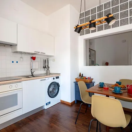 Guesthost - Bright Balcony Flat In Bari