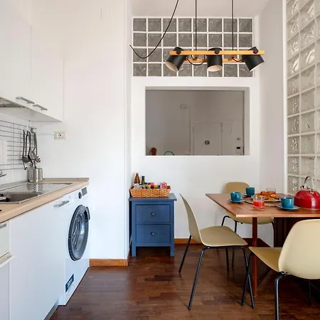 Guesthost - Bright Balcony Flat In Bari