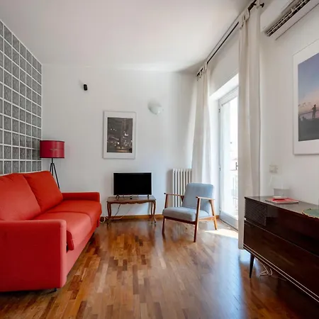 Guesthost - Bright Balcony Flat In Apartamento