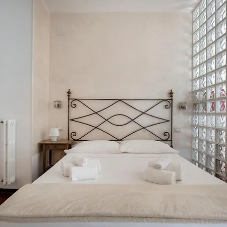 Apartamento Guesthost - Bright Balcony Flat In Bari