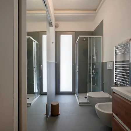 Guesthost - Bright Balcony Flat In * Bari
