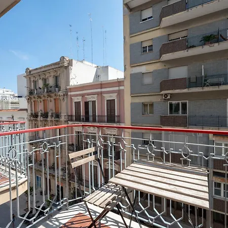 Apartment Guesthost - Bright Balcony Flat In Bari